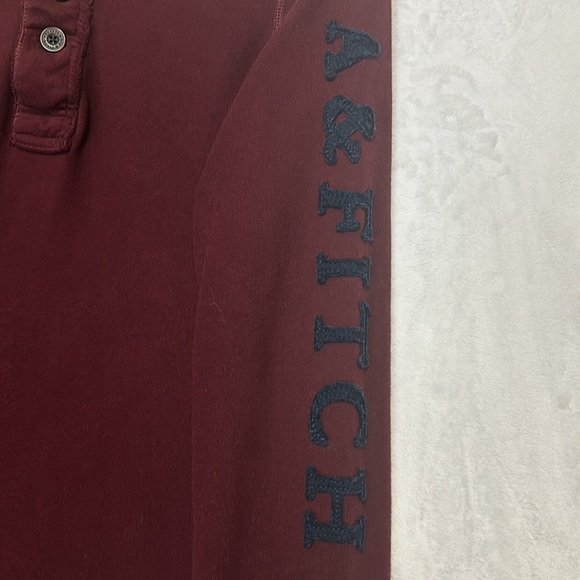 New Abercrombie & Fitch Muscle Men’s Burgundy Long Sleeve Shirt Size Medium - Picture 3 of 8
